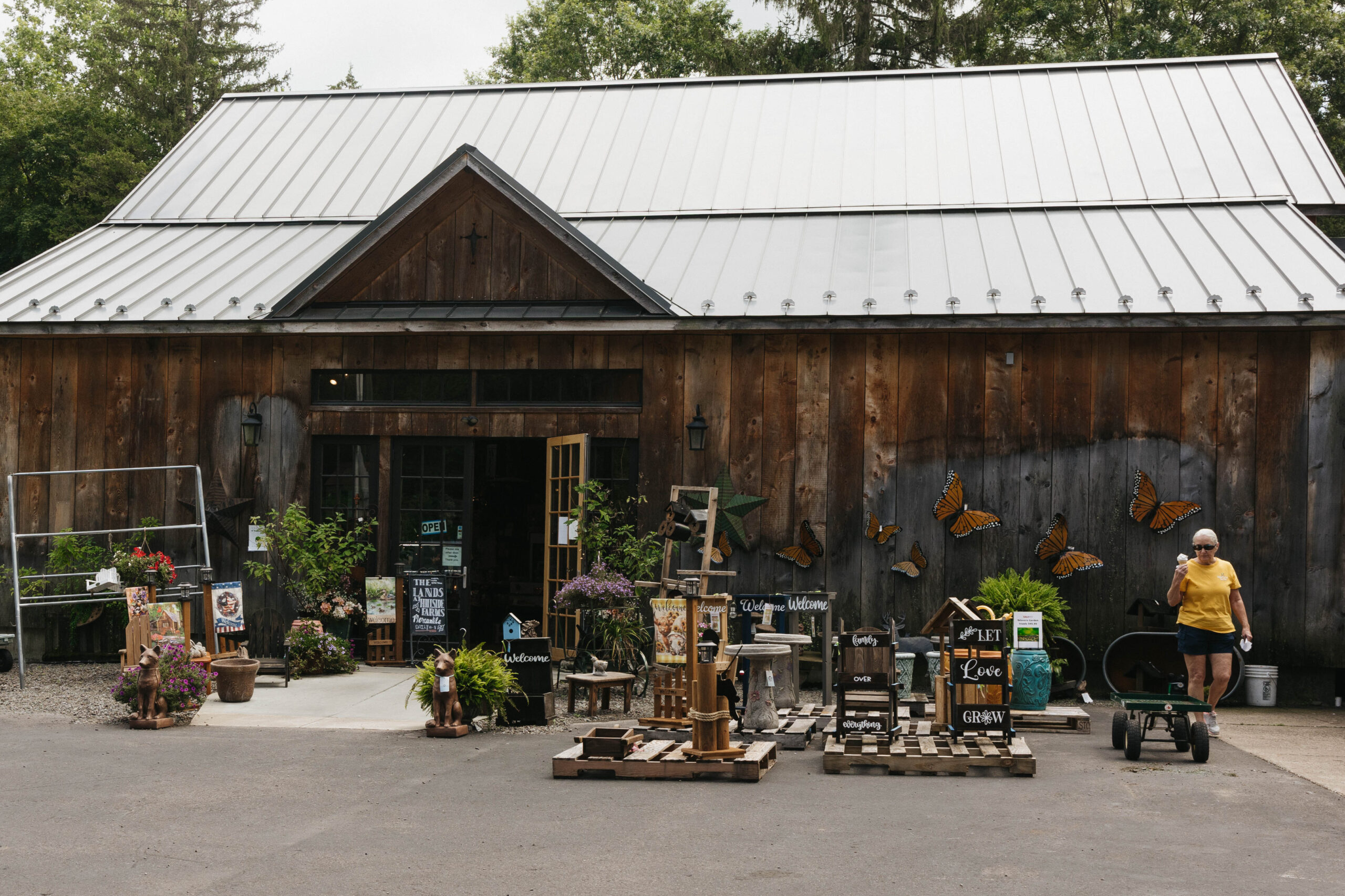 the out side of the barn market at the lands at hill side farms in Shavertown, PA